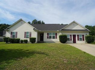 129 Smokey Mountain Dr, Raeford, NC 28376