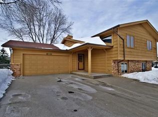 1054 Wedgwood Ln S, Eagan, MN 55123