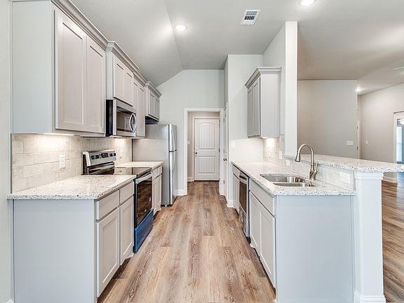 4th image of 2811 Orchid Dr