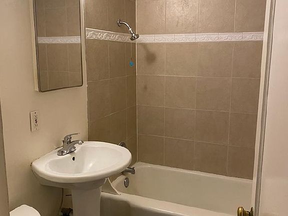 4th image of 1400 Queen Anne Ave N #102