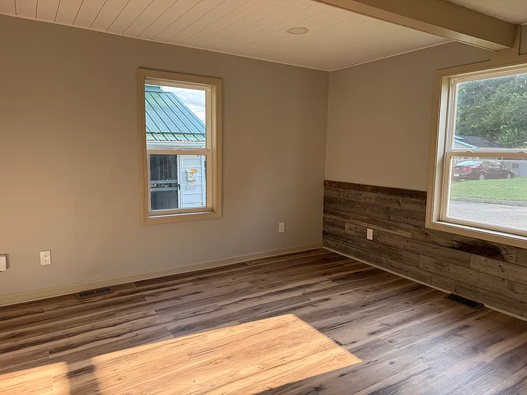 132 S Cedar Ave — Photo 9