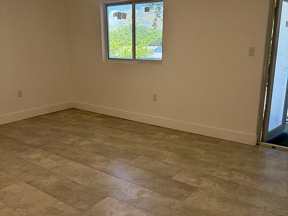 4th image of 147 NW 59th St #302