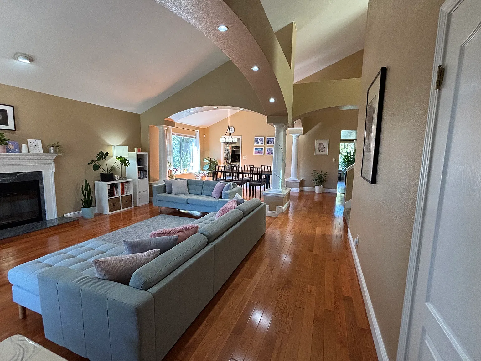 4 bed, 3265 sqft, $6,400 — Photo 3