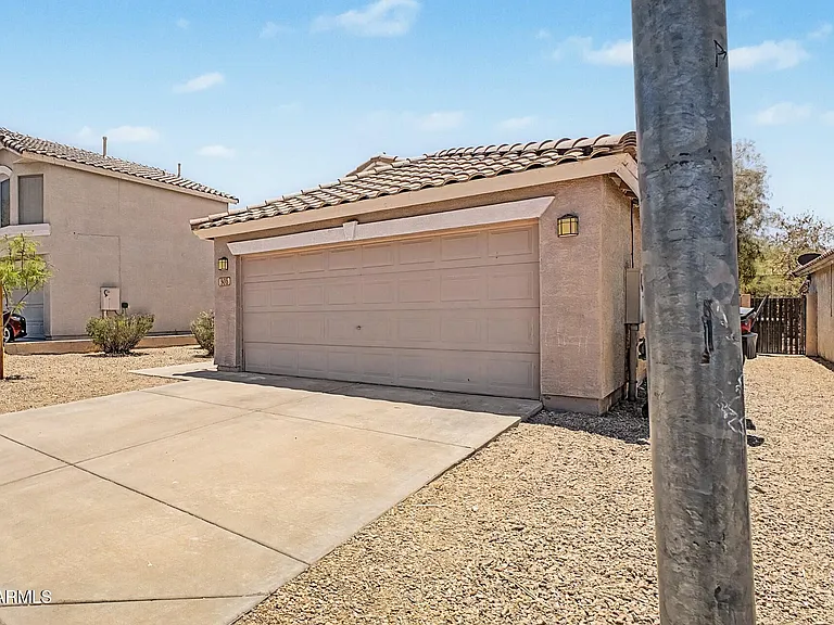 905 E Potter Dr — Photo 23