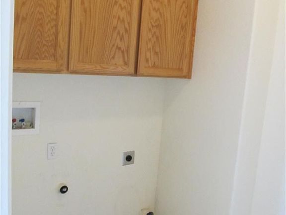 5th image of 2998 Story Brook Ln