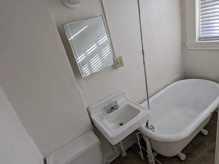 2400 Myrtle Ave — Photo 6