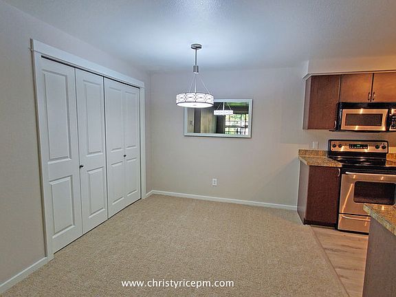 5th image of 215 9th St APT D201