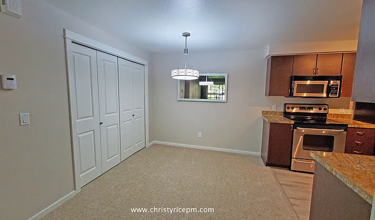 215 9th St #D201 — Photo 5