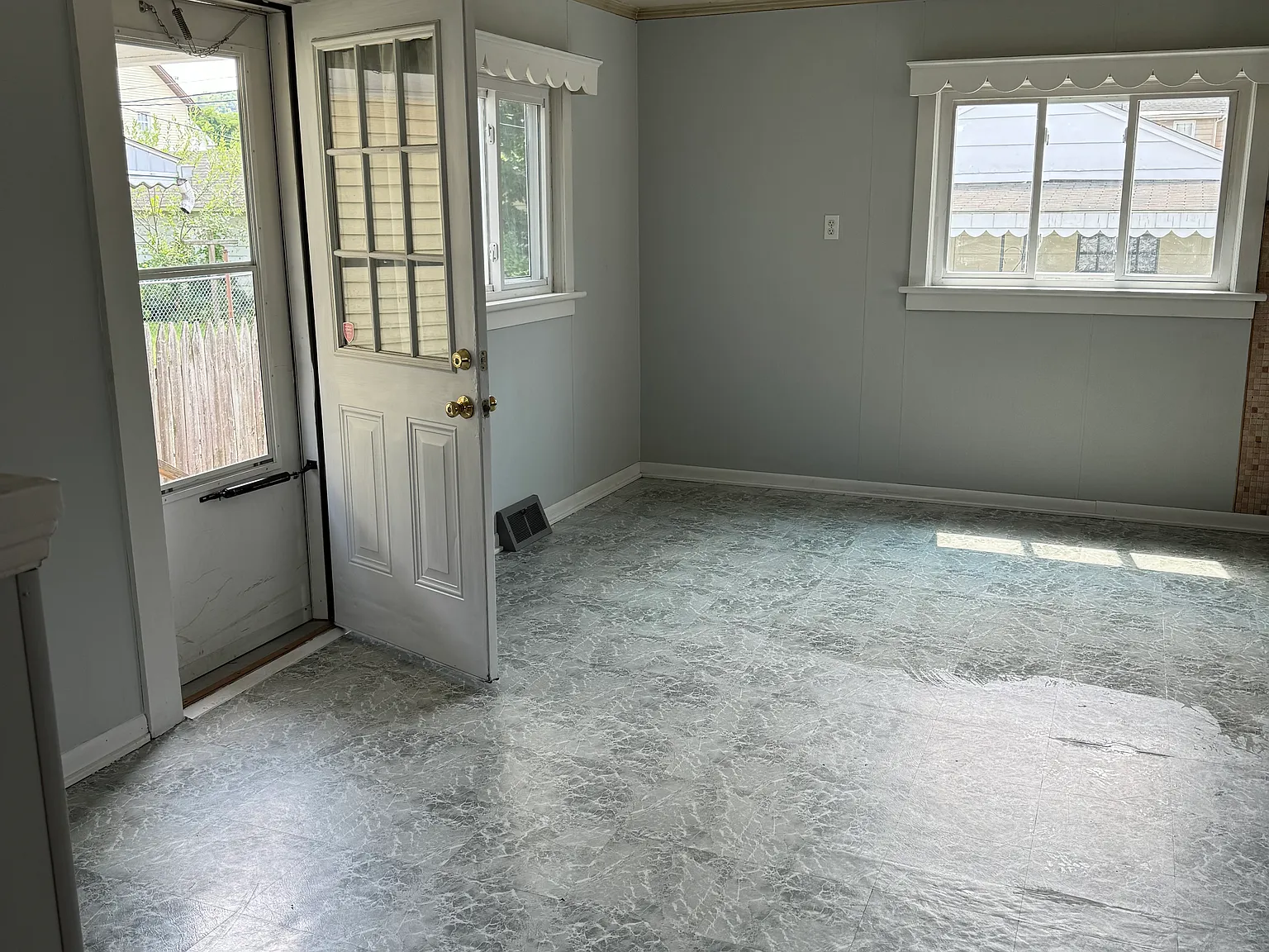 538 N Cedar St — Photo 4