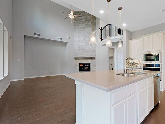 4th image of 3316 Maplewood Dr
