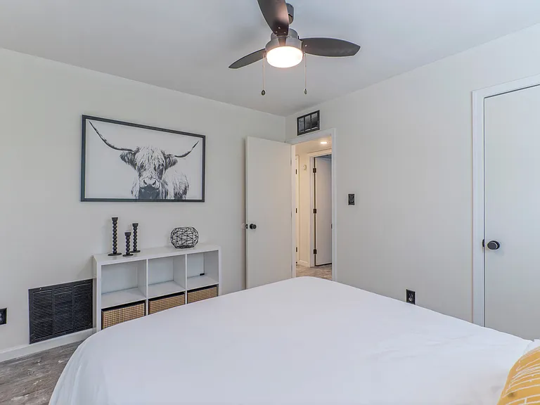 1133 S Farmer Ave #1 — Photo 9