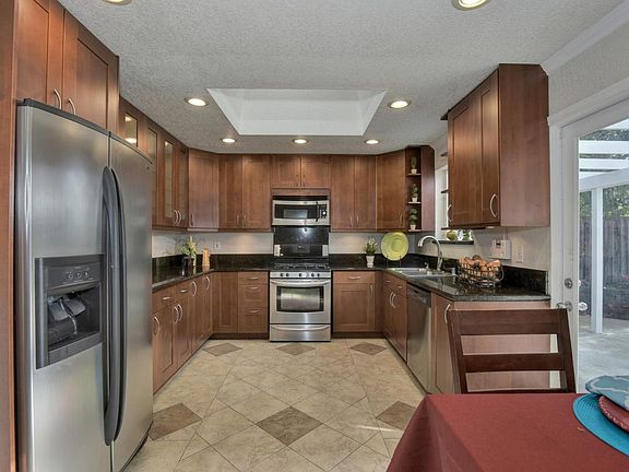 3rd image of 5879 Calpine Dr
