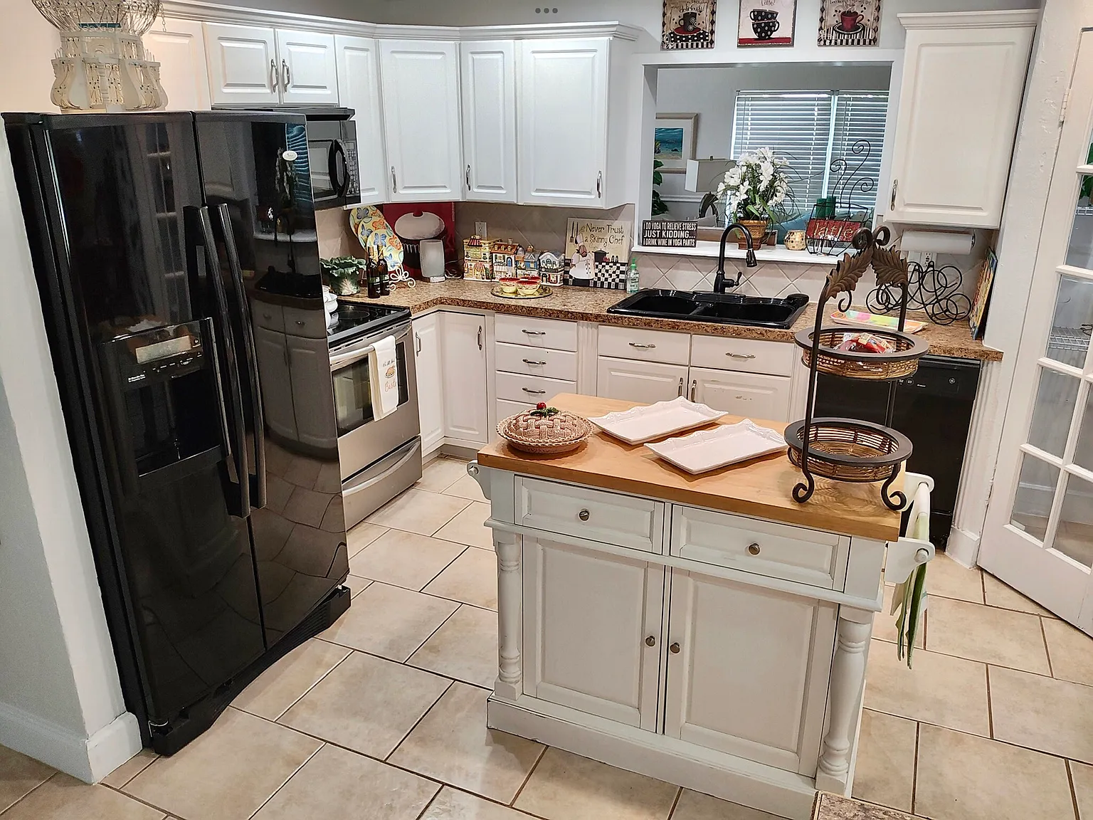 3 bed, 2400 sqft, $2,495 — Photo 3