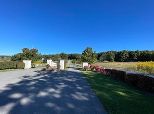 Hickory Ln, Lewisburg, WV 24901