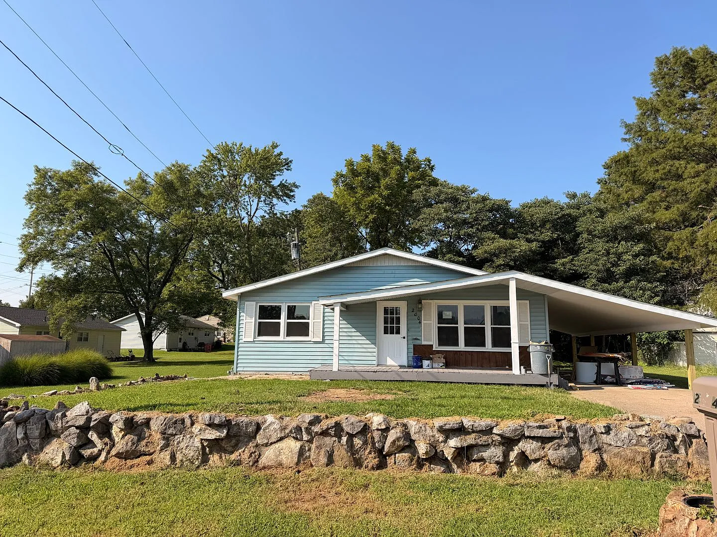 3 bed, 1.5 bath — Photo 2
