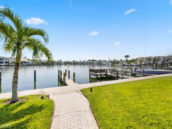 3000 Gulf Shore Blvd N APT 207, Naples, FL 34103