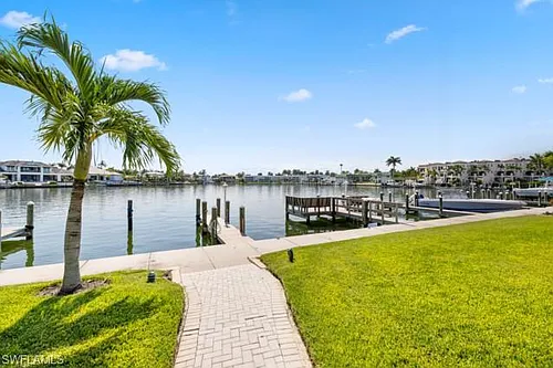 3000 Gulf Shore Blvd N #207 Photo 1