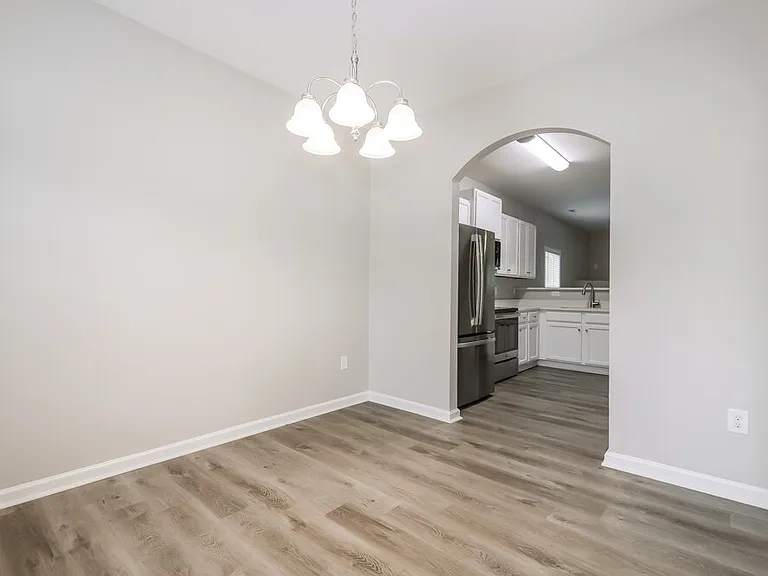 1308 Hosmer Ct — Photo 6
