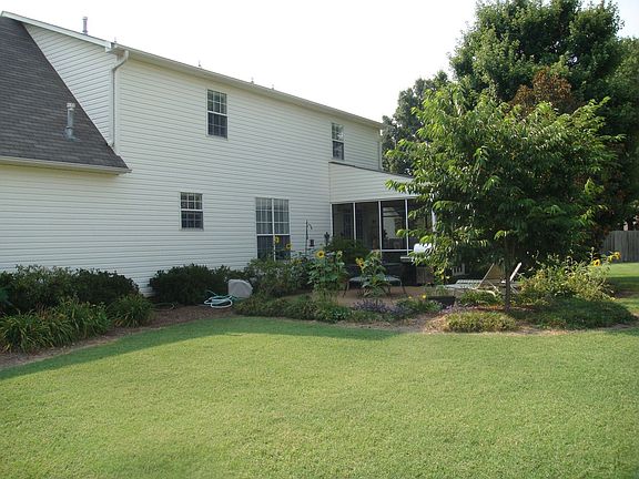 Huge, Privacy Fenced Back Yard