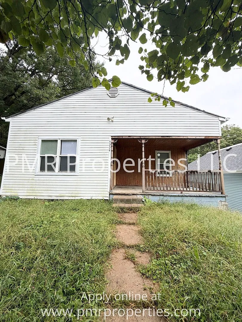 2 Bedrooms / 1 Bathroom House — Photo 1