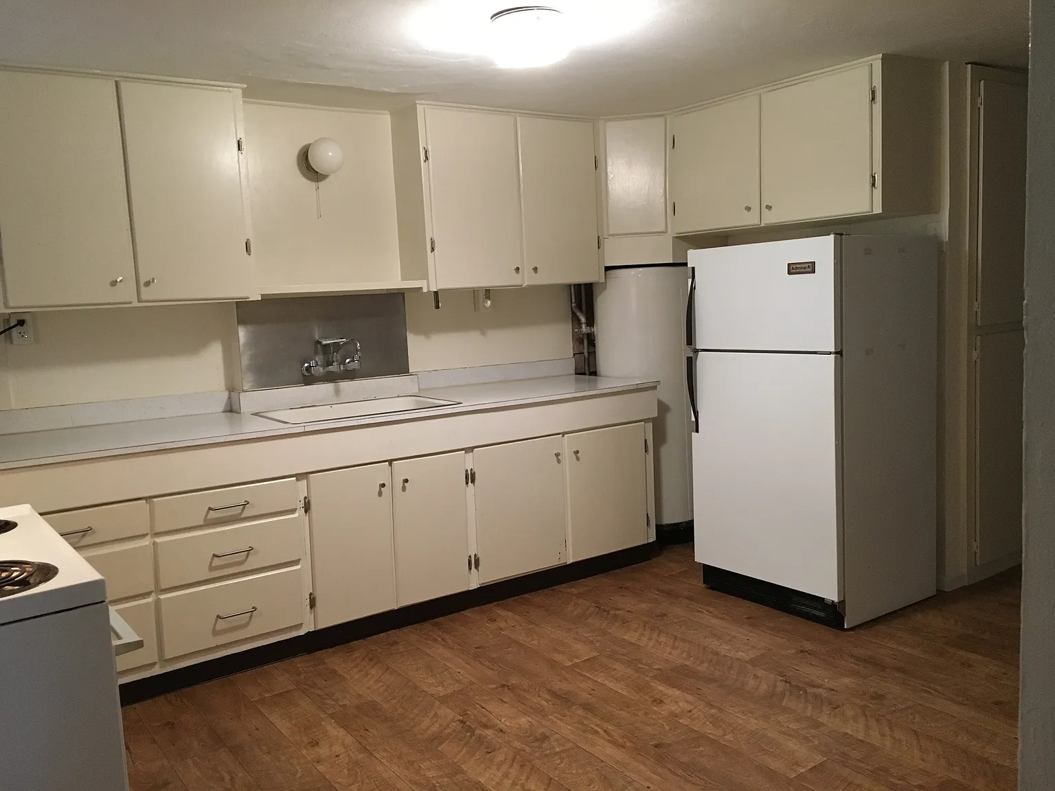 1 bed, 875 sqft, $1,050 — Photo 3