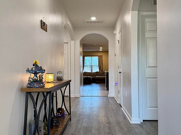 2nd image of 519 SW Aster Road