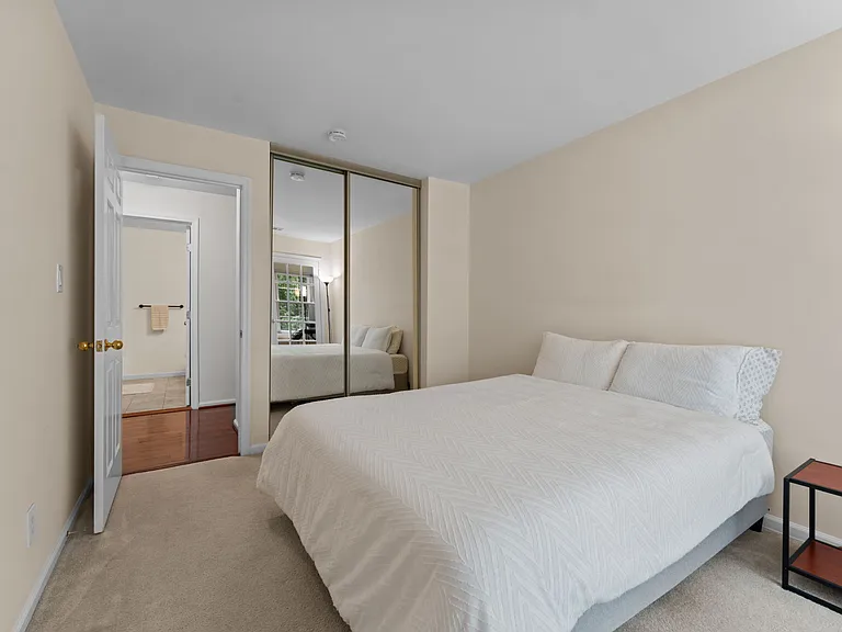 7501 Ashby Ln #J — Photo 17