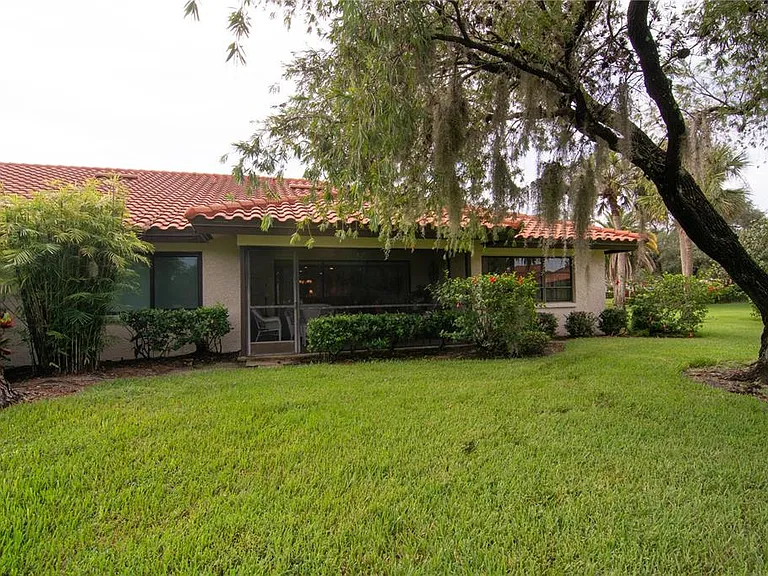 5635 Golf Pointe Dr #101 — Photo 21