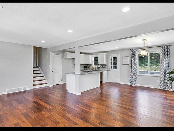 3rd image of 106 Firwood Dr
