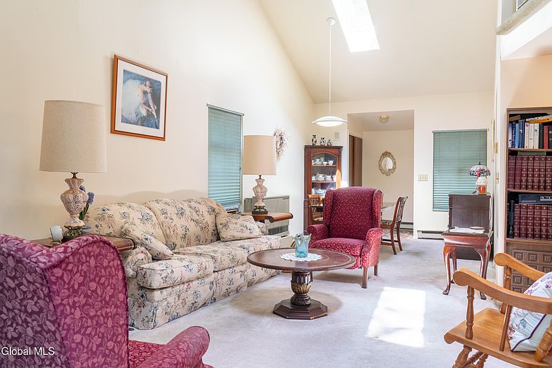 4th image of 210 Thimbleberry Road