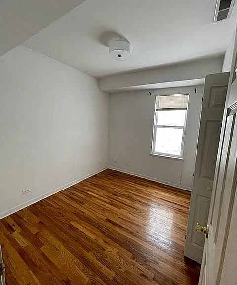 1069 N Hermitage Ave #3 — Photo 8