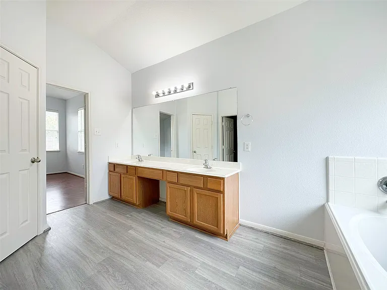 2910 Lemmingham Dr — Photo 26