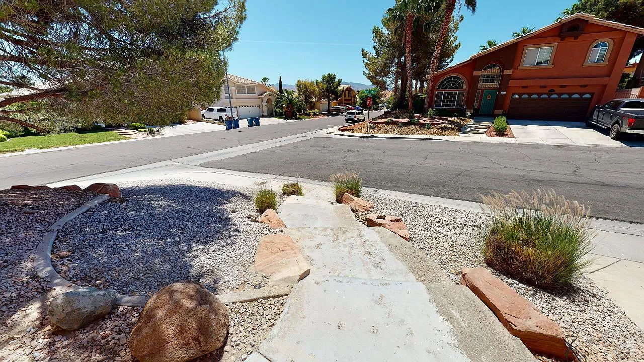 4 bed, 2213 sqft, $2,399 — Photo 3