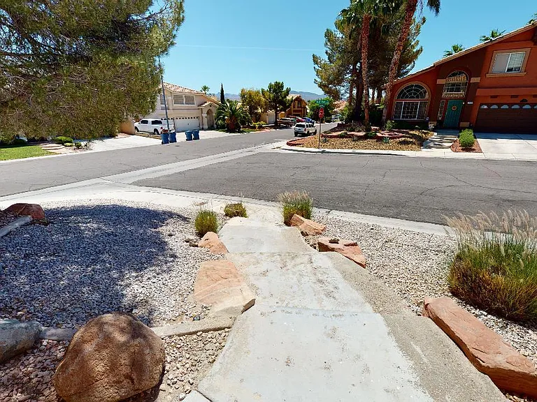 2570 Quail Wood Ct — Photo 3