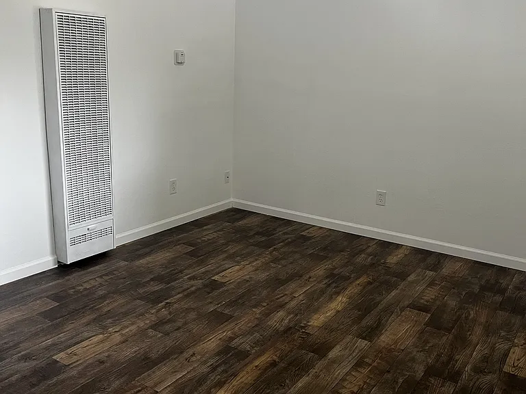 307 S E St #12 — Photo 14