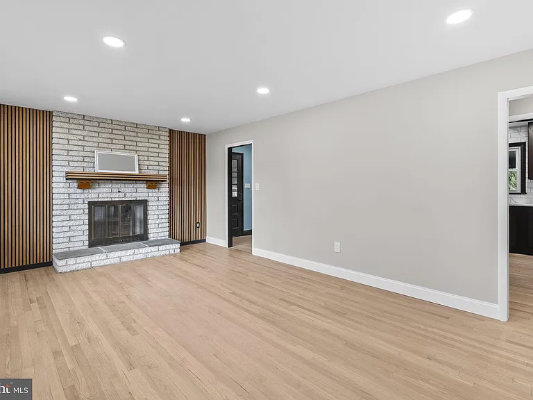 3887 Shadywood Dr — Photo 6