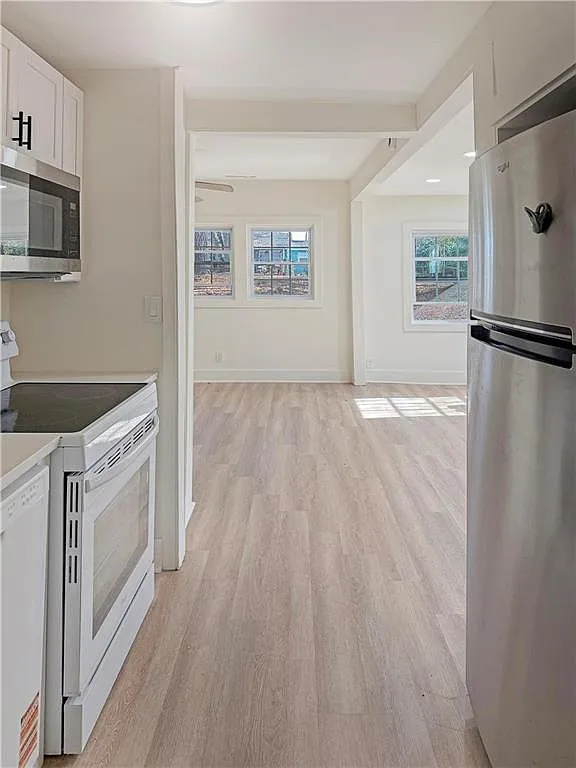 2 bed, 1.0 bath, $2,200 — Photo 3