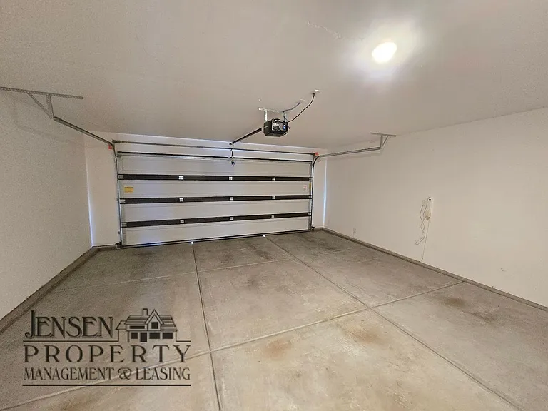 3187 E Halo Ln — Photo 30