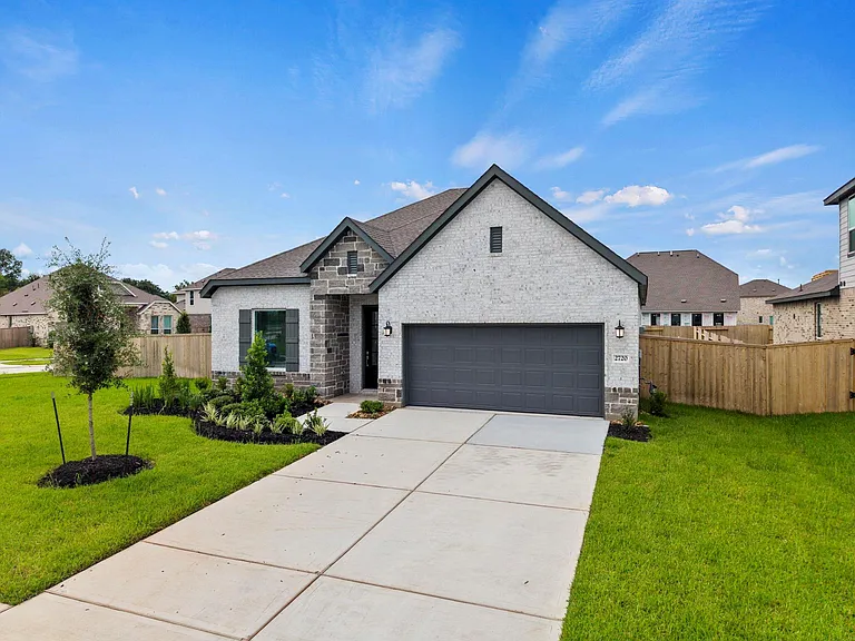 2720 Grove Crest Dr — Photo 2