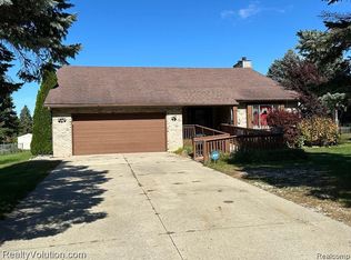 1417 Old Mill Rd, Lapeer, MI 48446