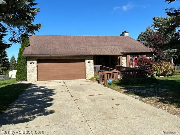 1417 Old Mill Rd, Lapeer, MI 48446