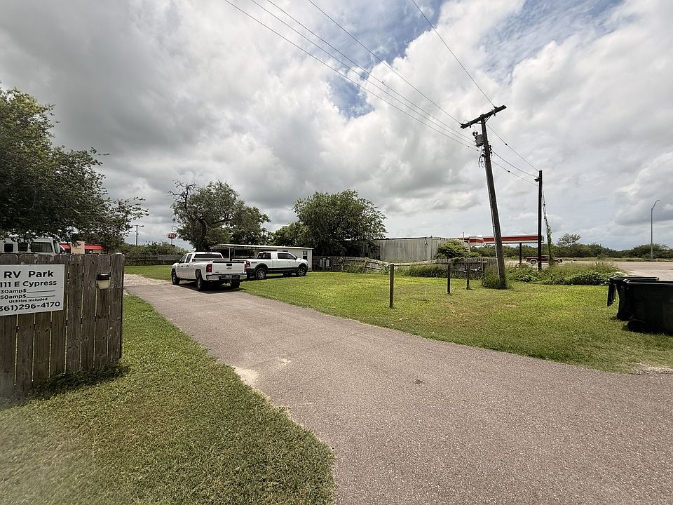 1st image of 121 E Cypress Ave #1