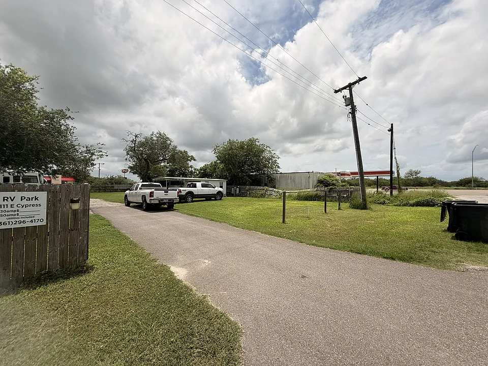 121 E Cypress Ave #1