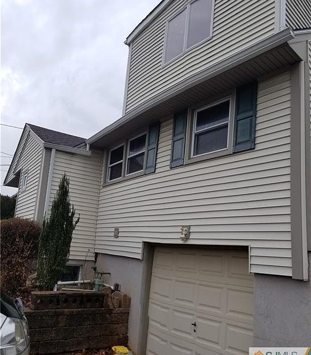 2nd image of 27 Mason St