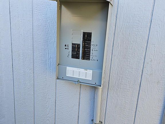 5th image of 100 Colbys Way