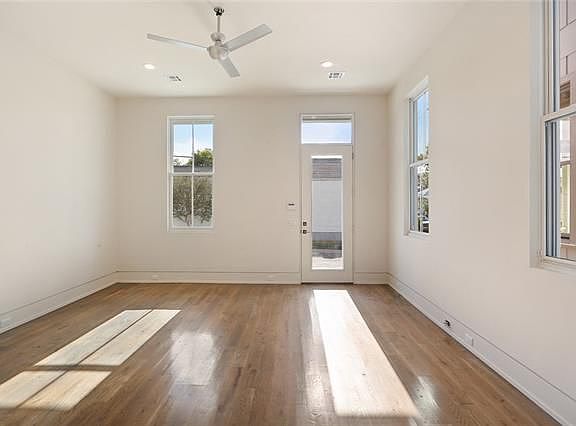 4th image of 637 Philip St Unit 637