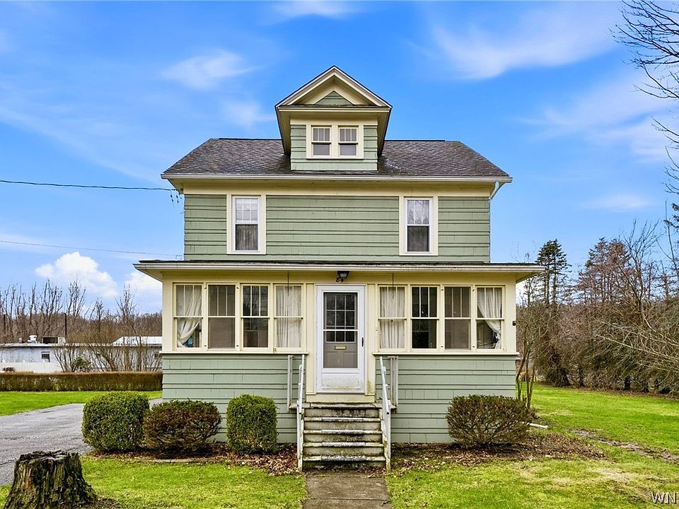 1st image of 84 Torrance Pl