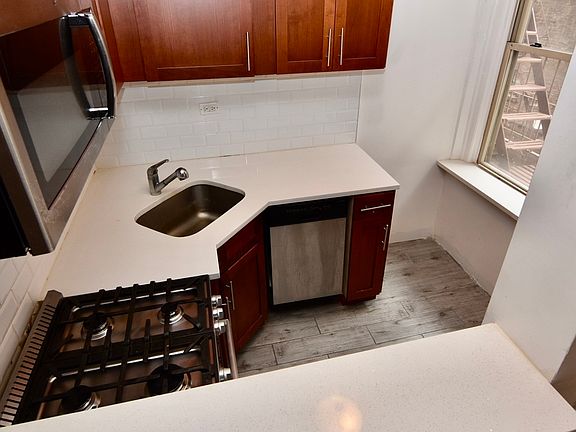 4th image of 4321 Broadway #3K