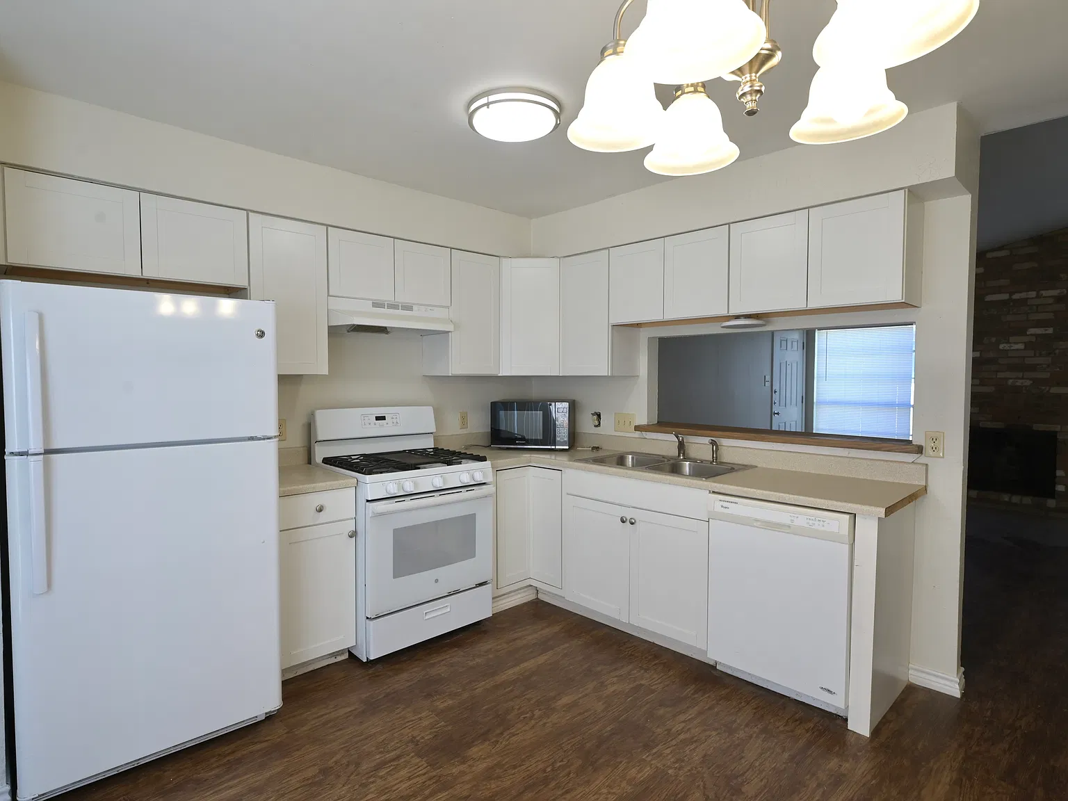 3 bed, 1044 sqft, $1,600 — Photo 3