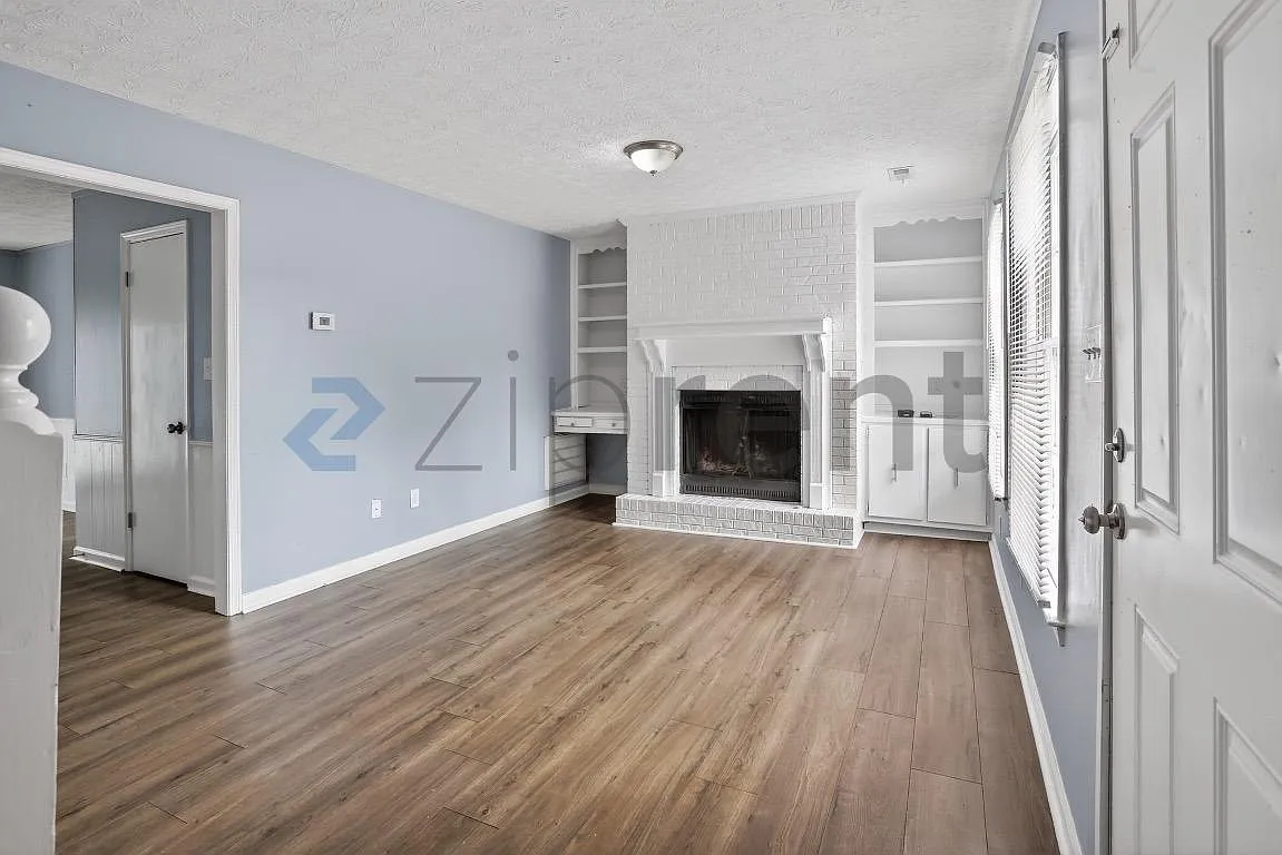 2 bed, 2.5 bath, 1300 sqft, $1,500 — Photo 2